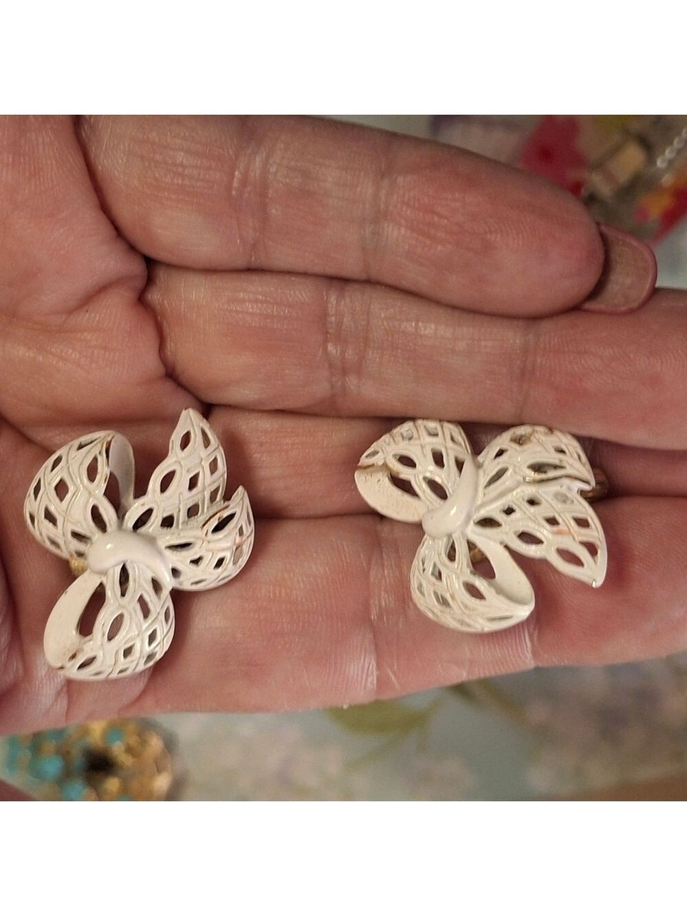 Monet Vintage White Enamel 3-D Bow Clip-On Earrings - Picture 8 of 8